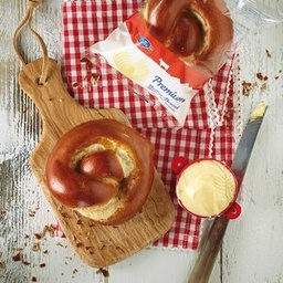 [8223] Bretzel fourré au beurre Prem Emmi, emballé
