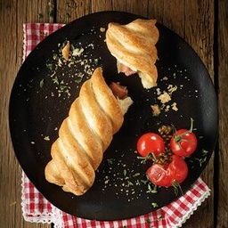 [8355] Saucisse de volaille en pâte feuilletée